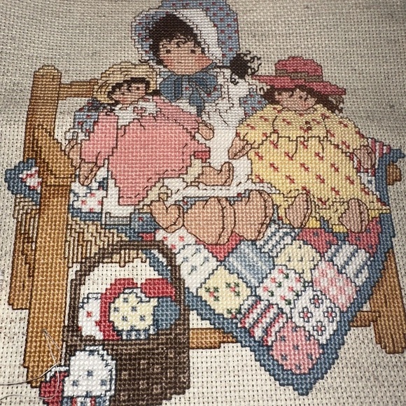 Lot 5 completed counted cross stitch pictures dolls - Picture 4 of 6